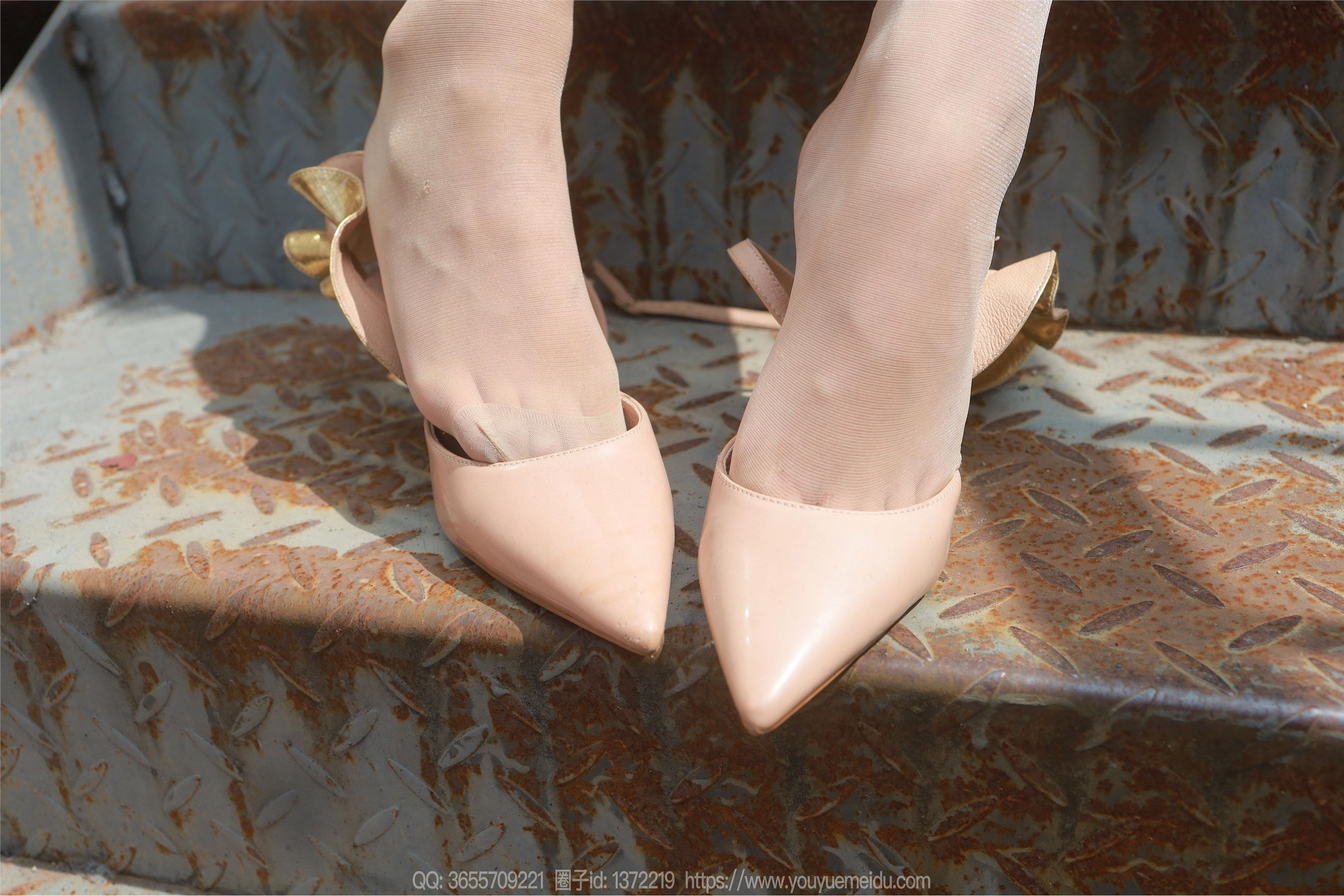 IESS异思趣向  2025.03.03 丝享家 1991 婉萍《酒杯美腿》